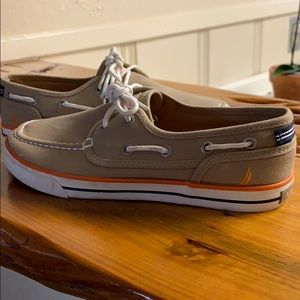 Náutica never worn shoes